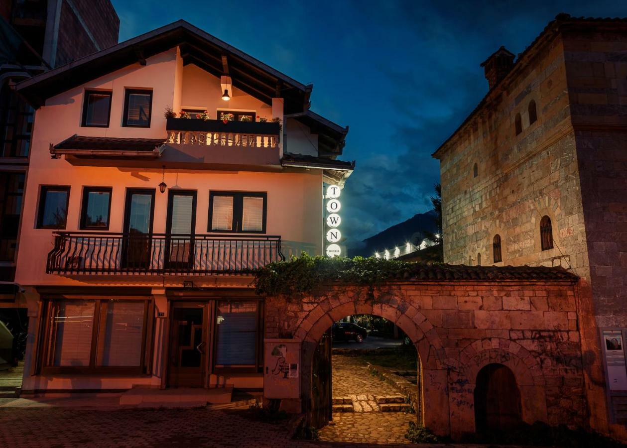 Town Hostel Peje Exteriér fotografie